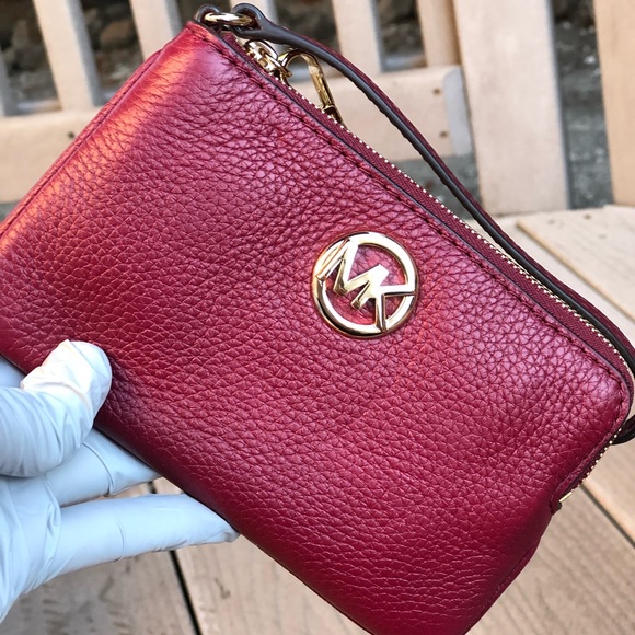 Michael Kors Fulton TZ medium wristlet - Picture 3 of 8